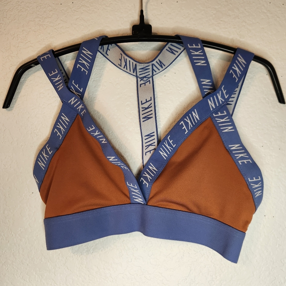 Nike Indy Women's Light-Support Logo Sports Bra, Size S